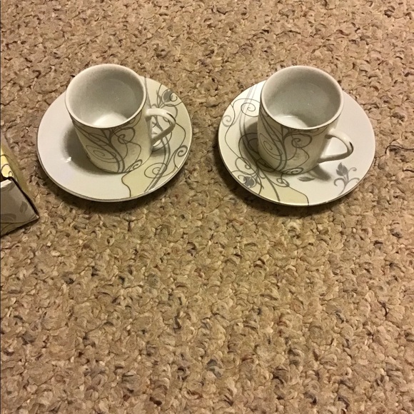 D’LUSSO 4 PC DEMITASSE SET COFFEE ESPRESSO BONE CHINA ITALY NWT NIB CUPS SAUCERS - Picture 2 of 5